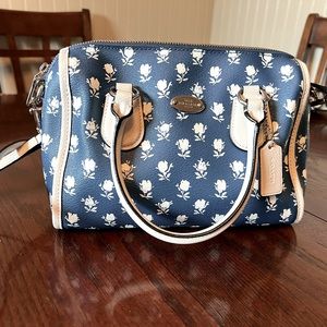 Beautiful Authentic Coach crossbody bag. Mint condition! Blue and white in Color